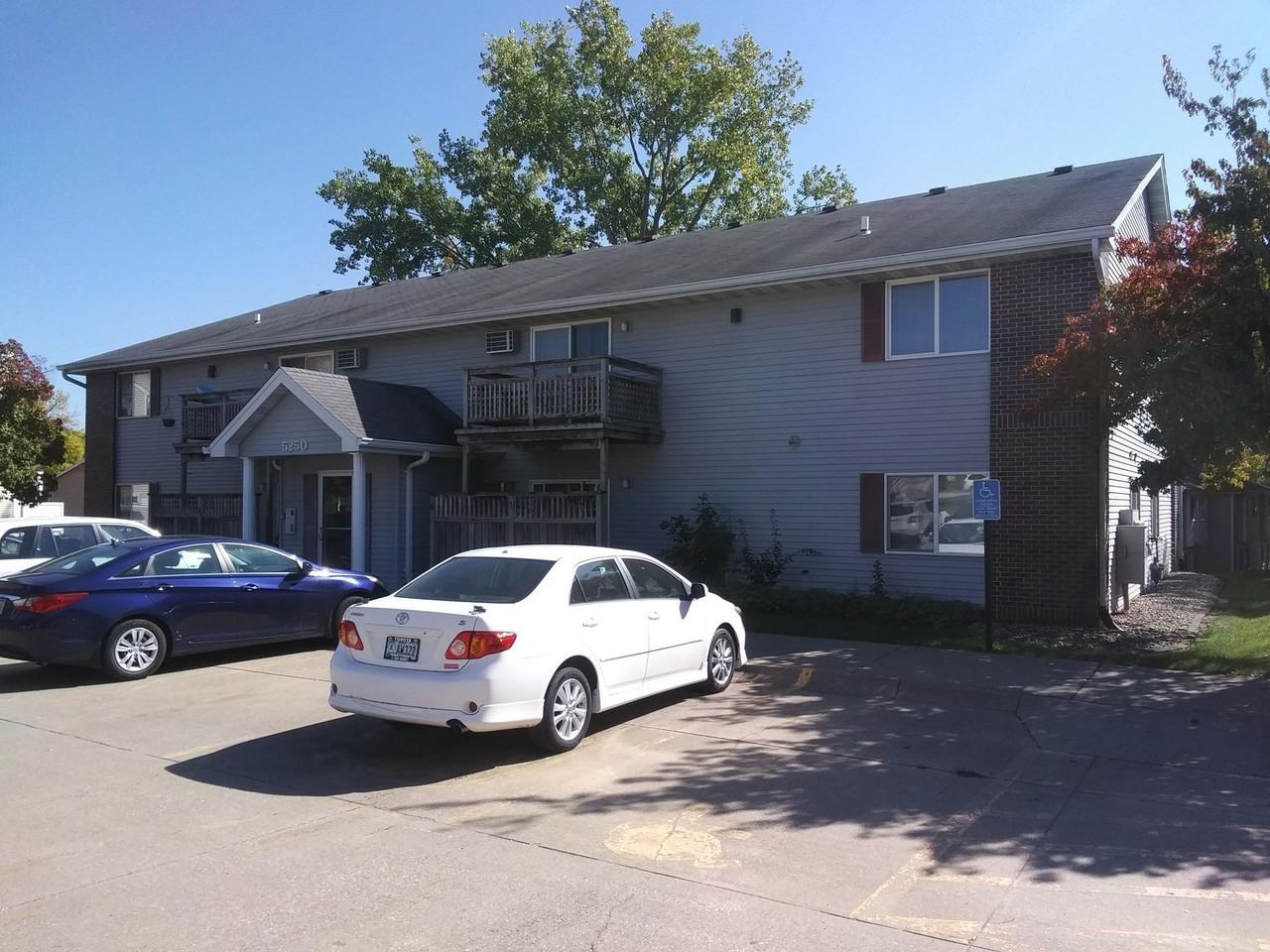 Dakota Apartments - Photo 5 of 5