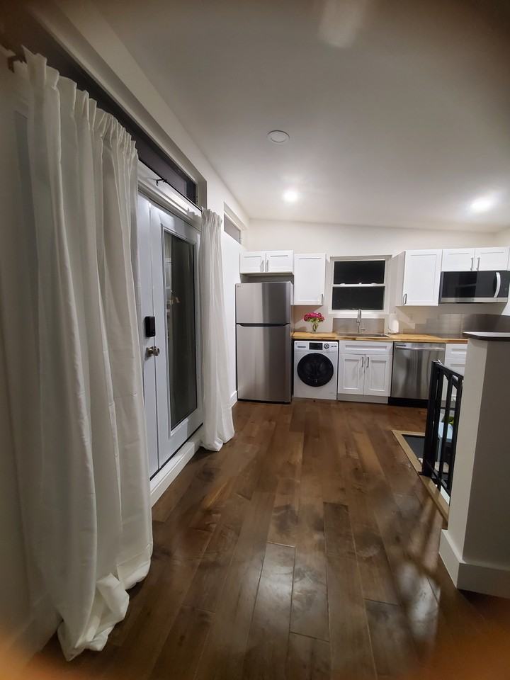 4300 10th St Ne #2 - Photo 3 of 24