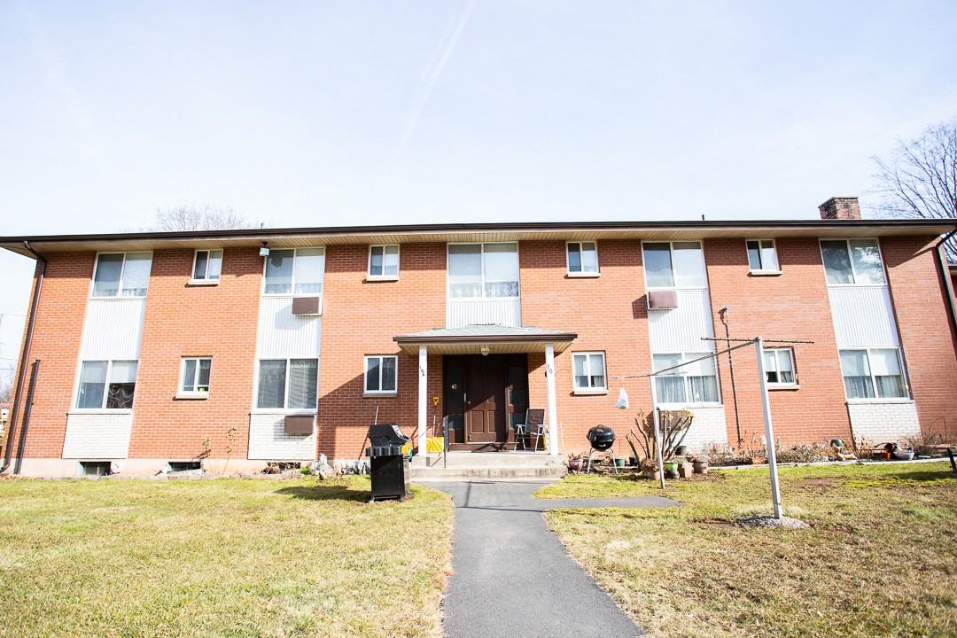 Crestwood Park I Apartments - Photo 3 of 14