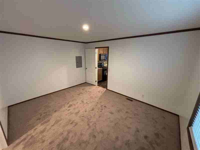 106 Lincoln St - Photo 5 of 19