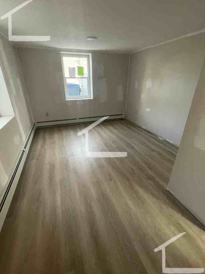 215 Saint Paul St #B - Photo 5 of 10