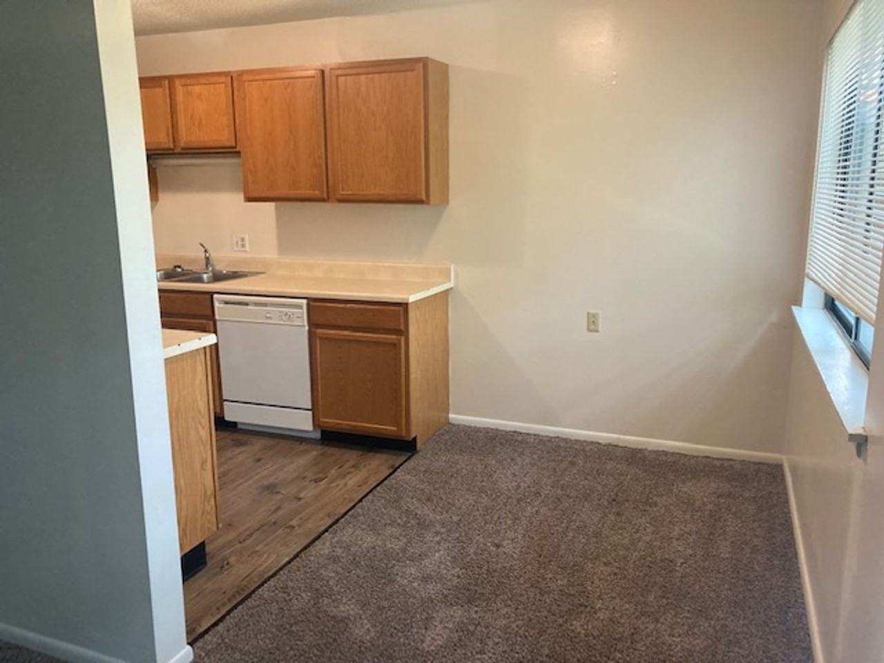 Evergreen Apartments - Photo 3 of 10