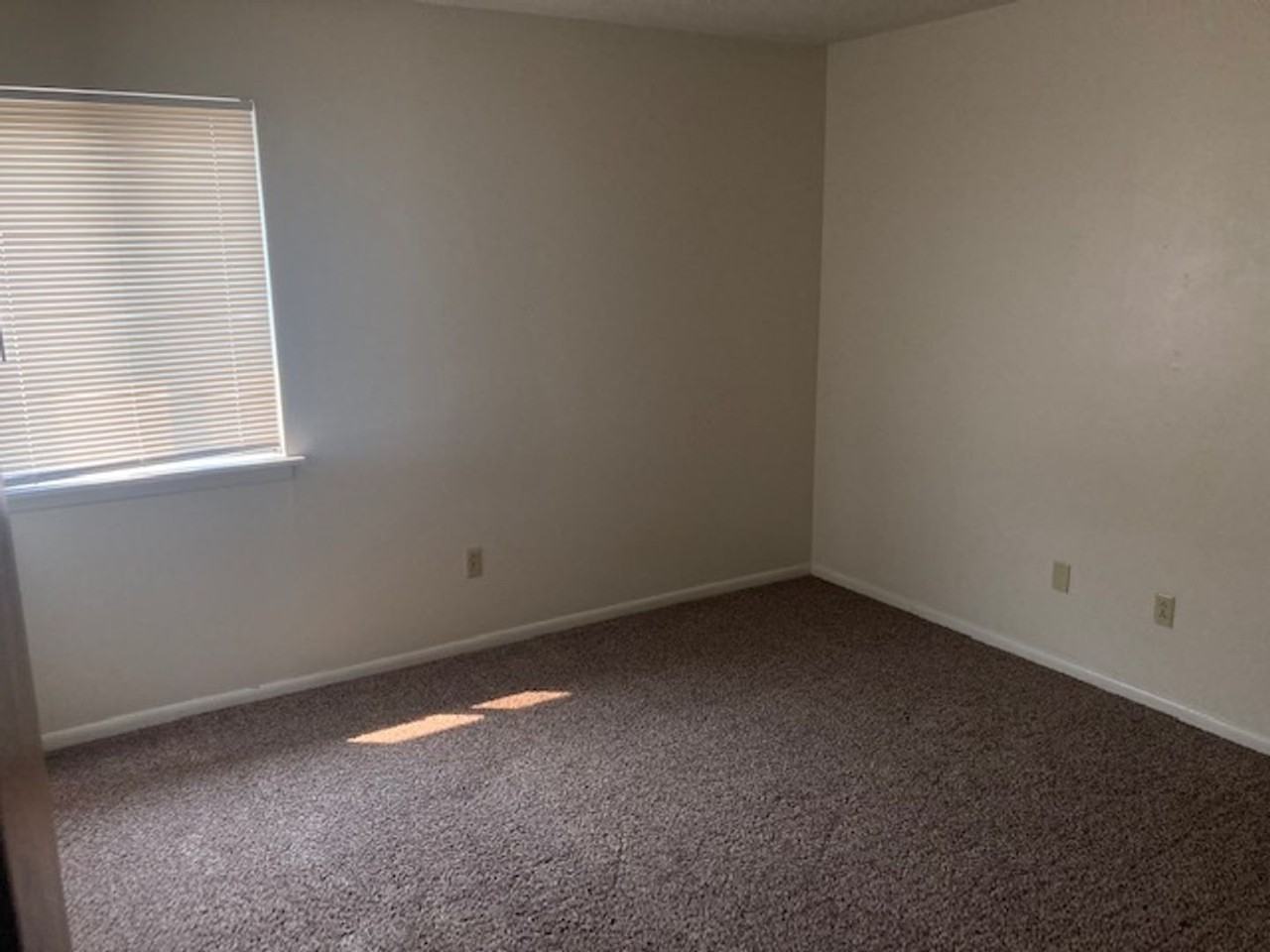 Evergreen Apartments - Photo 6 of 10