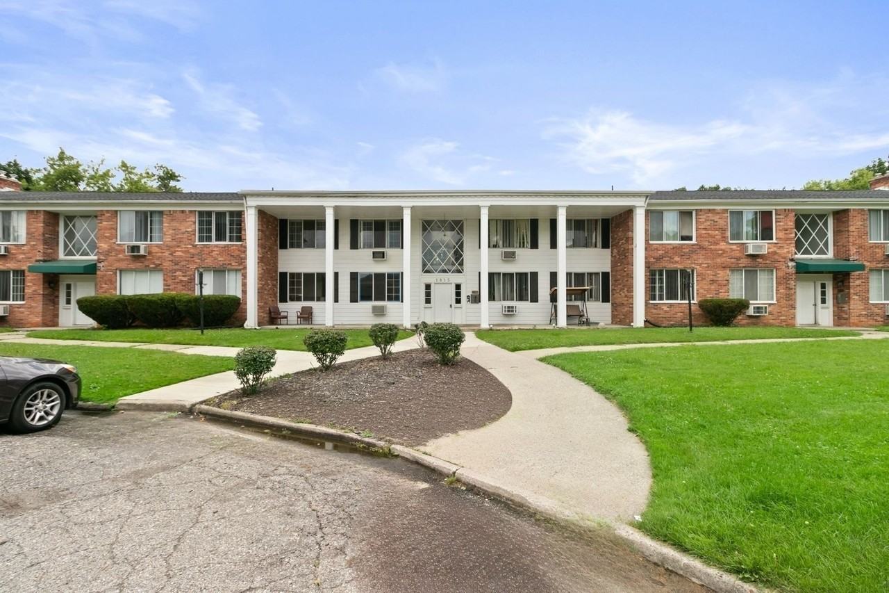 Potomac Village (Lansing Property Holdings LLC) - Photo 2 of 20