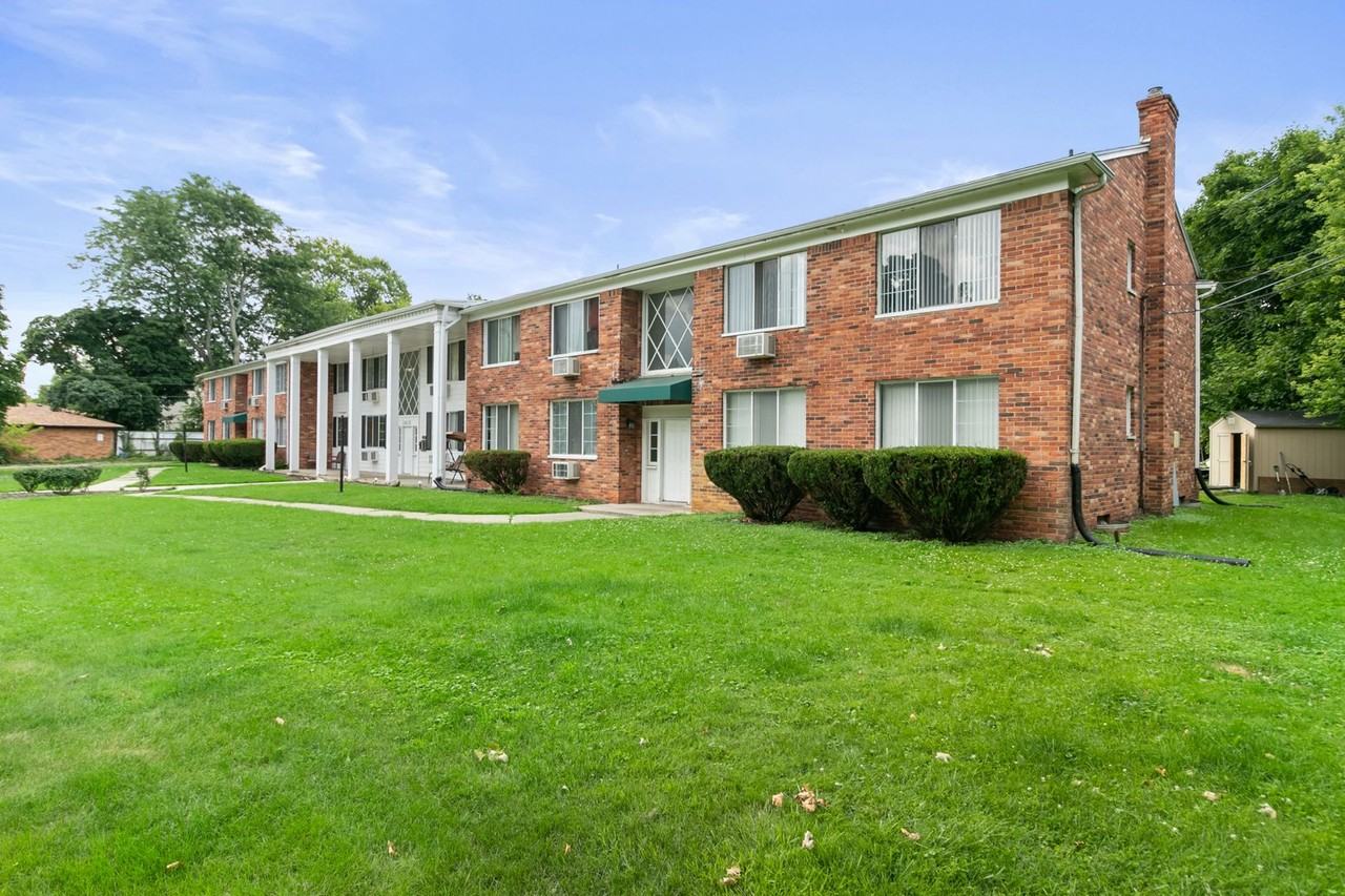 Potomac Village (Lansing Property Holdings LLC) - Photo 4 of 20