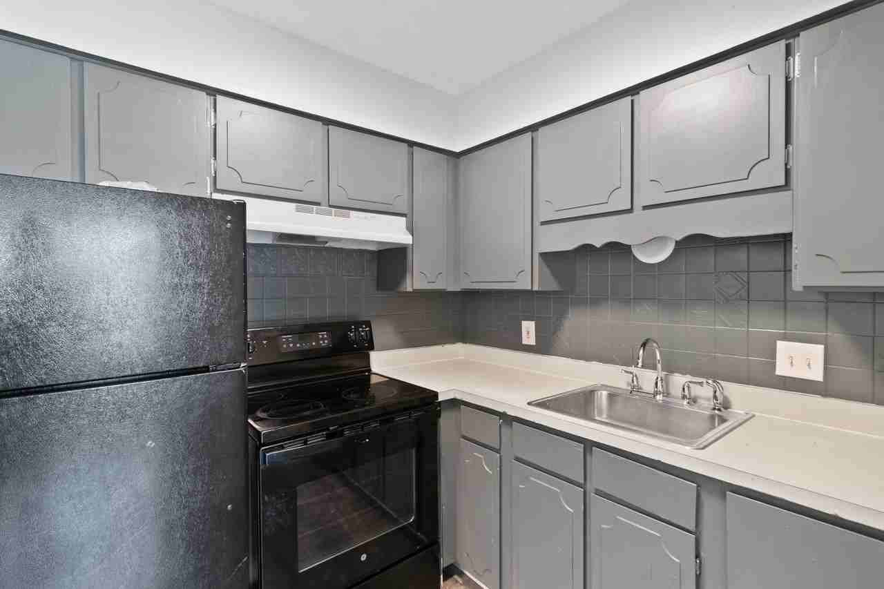 Potomac Village (Lansing Property Holdings LLC) - Photo 6 of 20