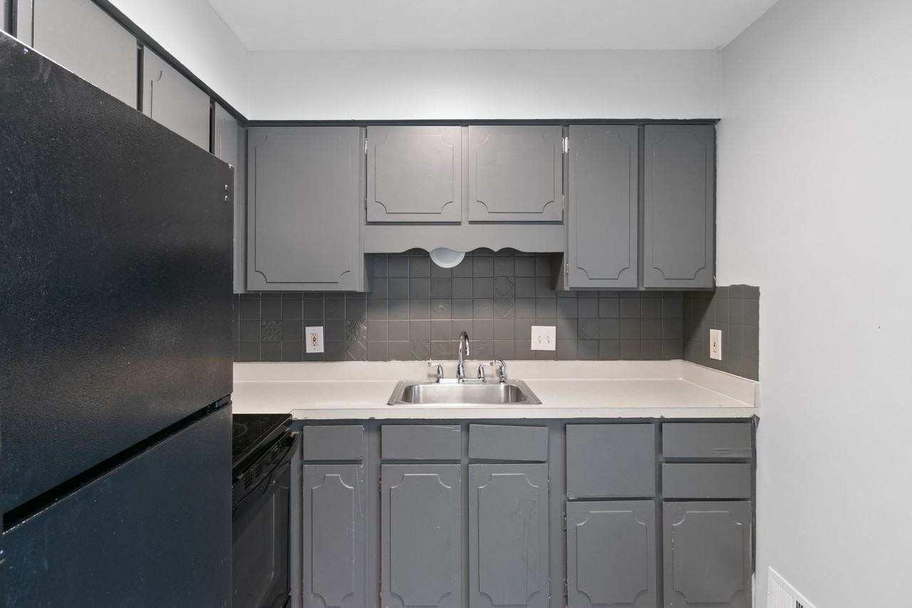 Potomac Village (Lansing Property Holdings LLC) - Photo 7 of 20