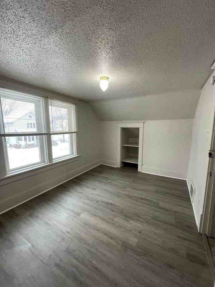 1624 Division St - Photo 3 of 19