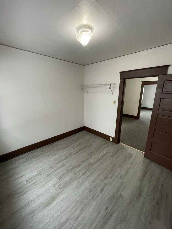 1624 Division St - Photo 2 of 19