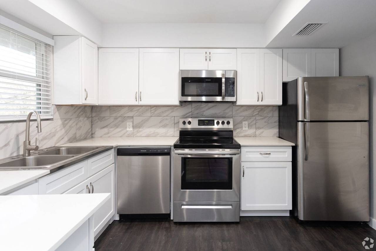 Redbud Bungalows - Photo 3 of 16