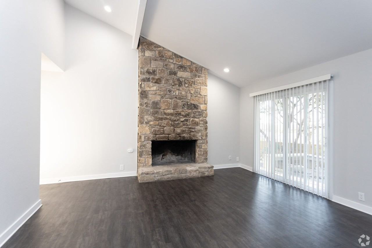 Redbud Bungalows - Photo 4 of 16