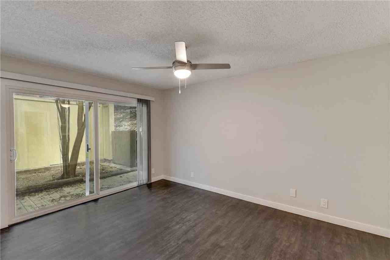 Redbud Bungalows - Photo 6 of 16