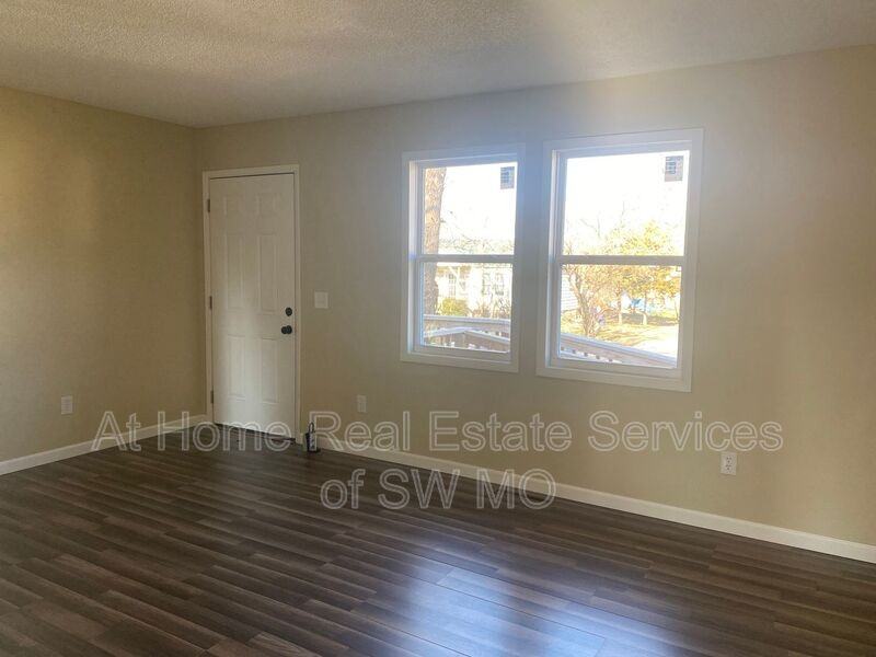 2428 W Phelps St - Photo 2 of 15