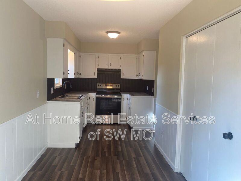 2428 W Phelps St - Photo 5 of 15