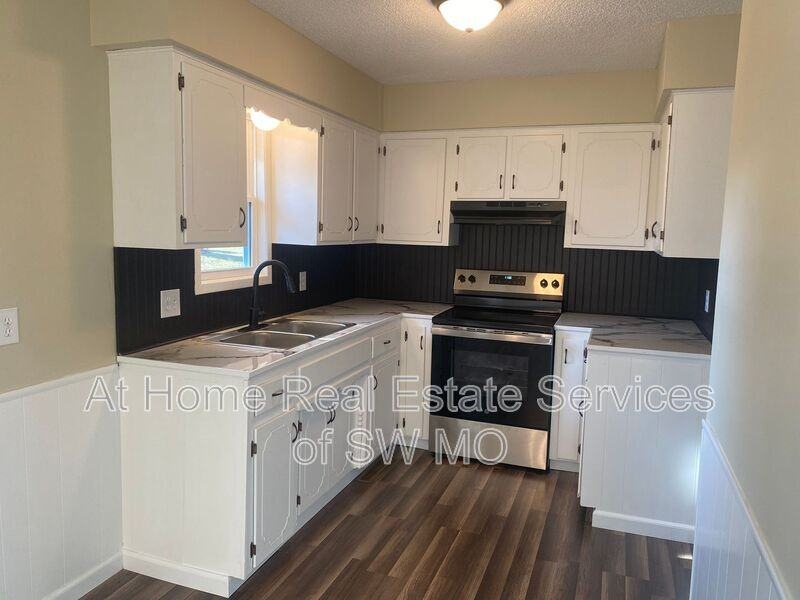 2428 W Phelps St - Photo 6 of 15