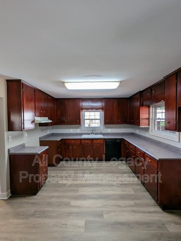 529 Davis Ave - Photo 3 of 11