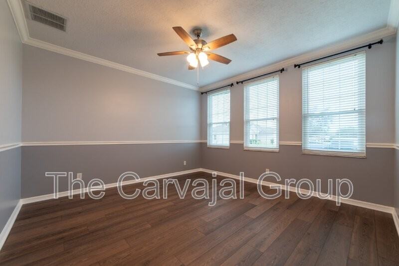 13726 Old Dock Rd - Photo 5 of 50