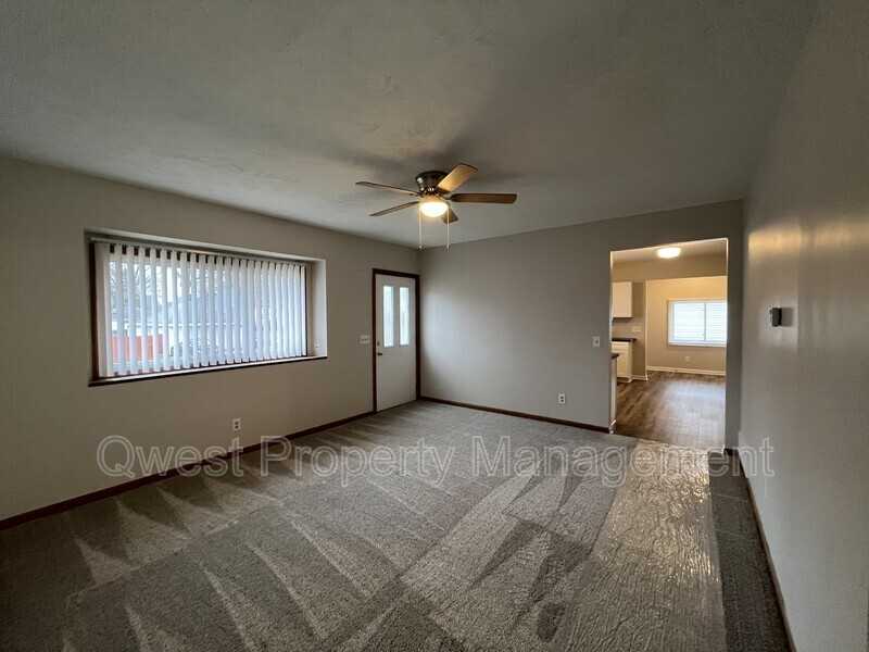 1401 Valley Ave Nw #1 - Photo 4 of 13