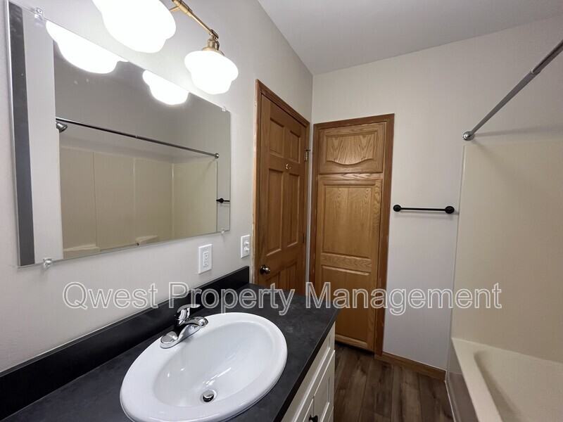 1401 Valley Ave Nw #1 - Photo 5 of 13