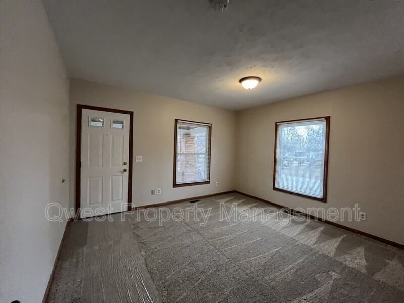 1401 Valley Ave Nw #1 - Photo 7 of 13