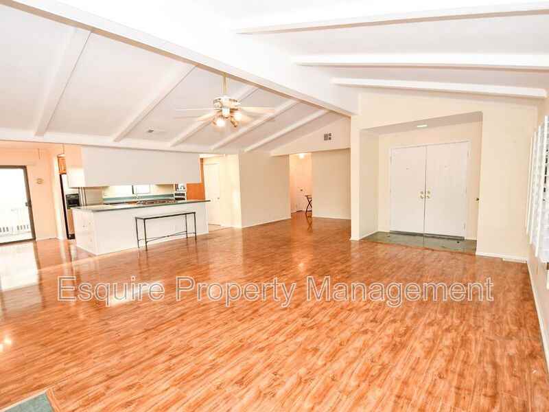 102 Poinsettia Gardens Dr #102 - Photo 3 of 12