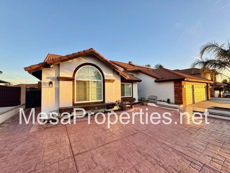 3533 Verbena Dr - Photo 3 of 35