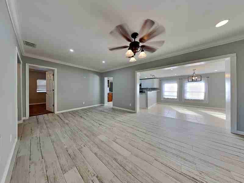 4402 W Sevilla St - Photo 5 of 26