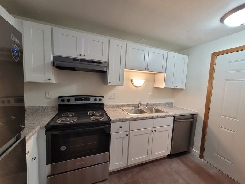 308 Leeland Street - Photo 4 of 8