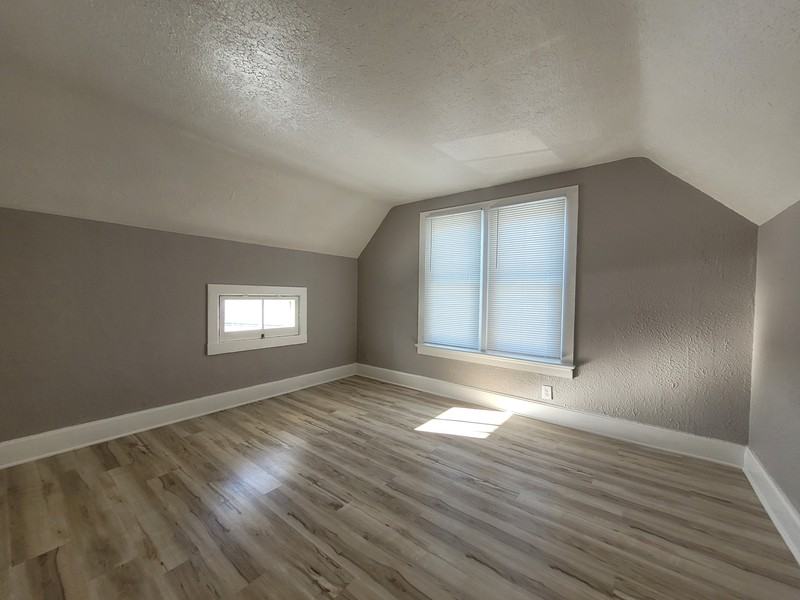 1281 S Monroe Ave - Photo 4 of 12