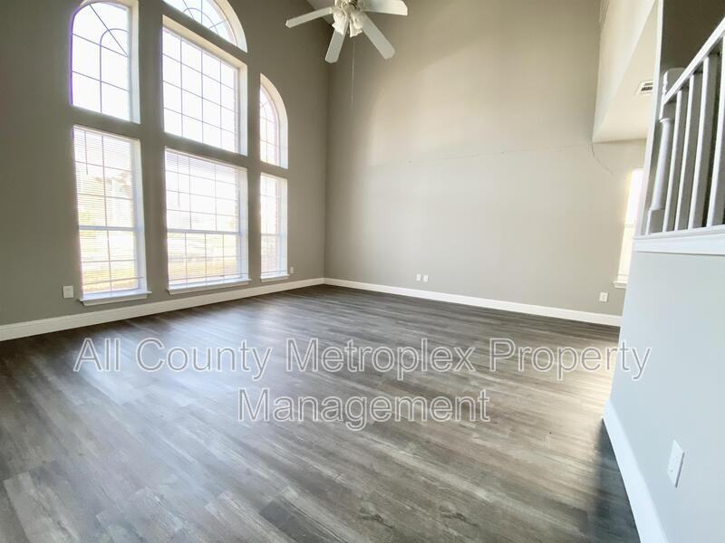 3714 Catalina St - Photo 2 of 7