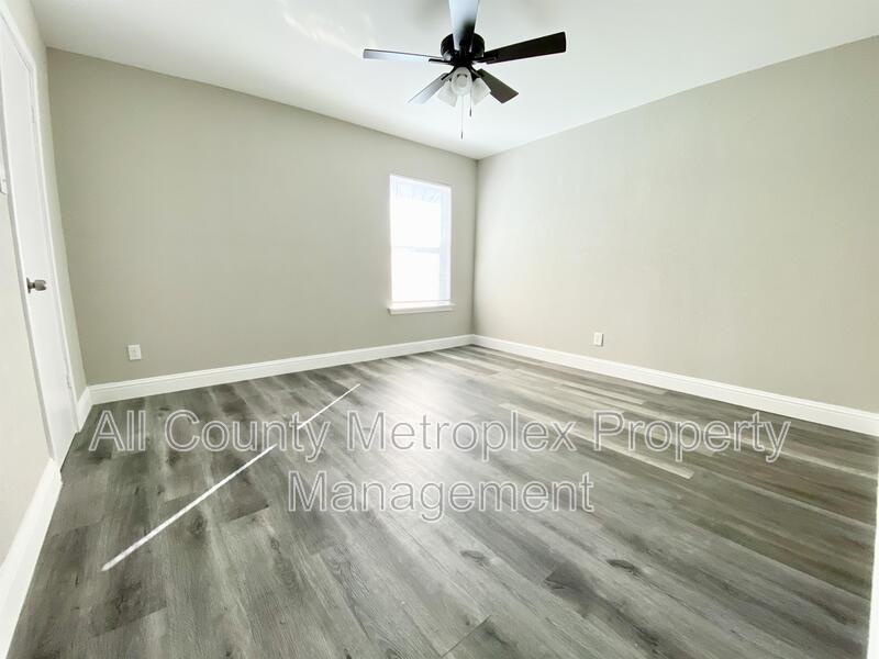 3714 Catalina St - Photo 3 of 7