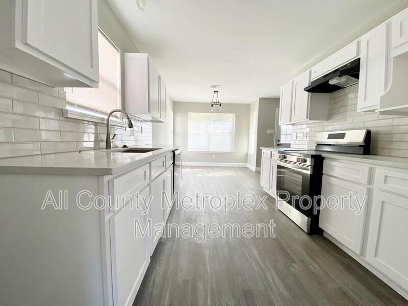 3714 Catalina St - Photo 5 of 7