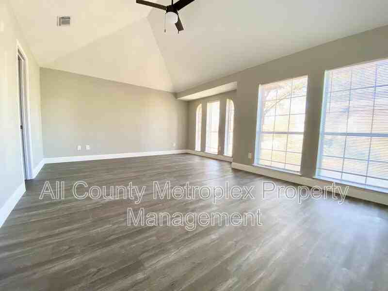 3714 Catalina St - Photo 6 of 7