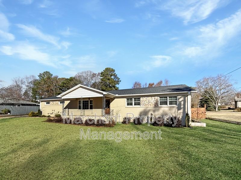 102 Longview Ter - Photo 3 of 26