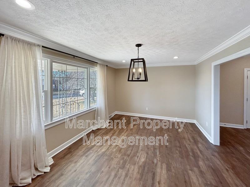 102 Longview Ter - Photo 4 of 26
