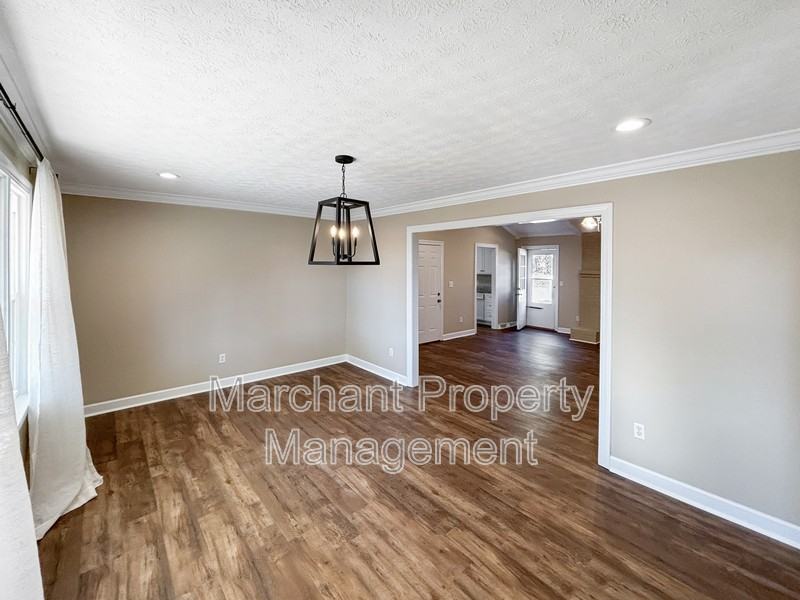 102 Longview Ter - Photo 5 of 26