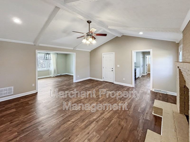 102 Longview Ter - Photo 7 of 26