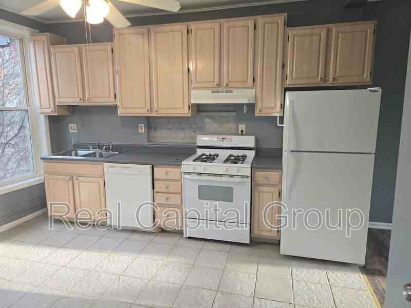 285 Washington Ave #3R - Photo 2 of 6