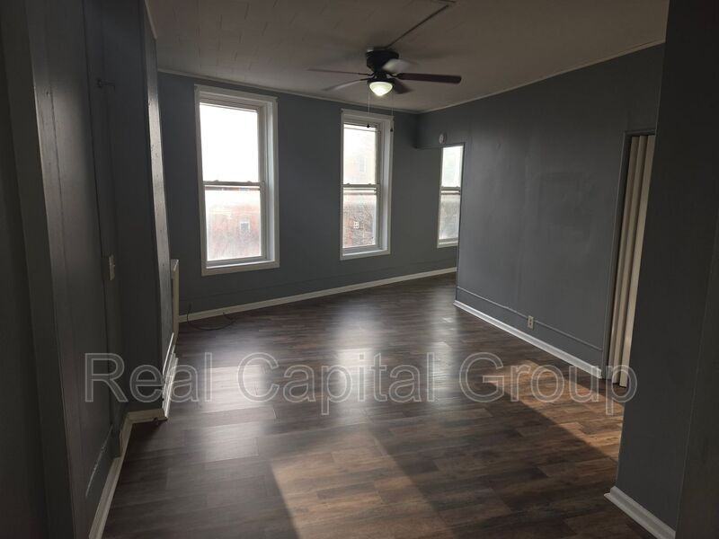 285 Washington Ave #3R - Photo 3 of 6