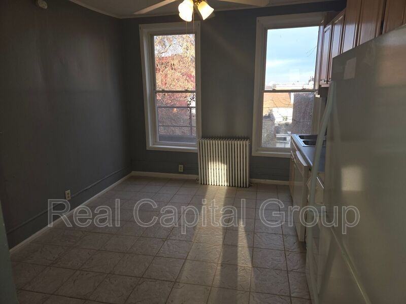 285 Washington Ave #3R - Photo 4 of 6