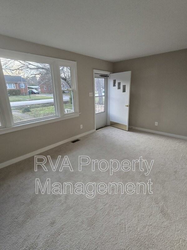 30 Eastlake Dr - Photo 3 of 11