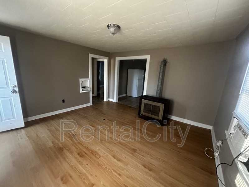 2609 Mape St - Photo 2 of 11