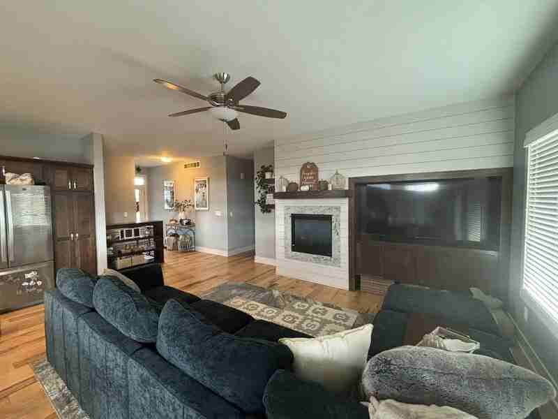 580 Ne Bowman Dr - Photo 3 of 27