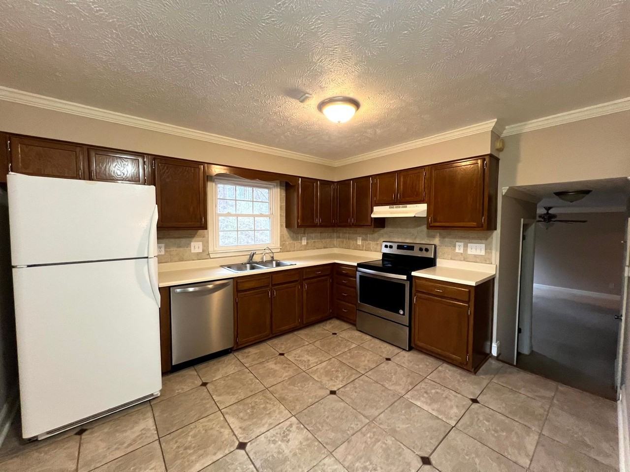 1233 Wilderness Dr - Photo 4 of 19