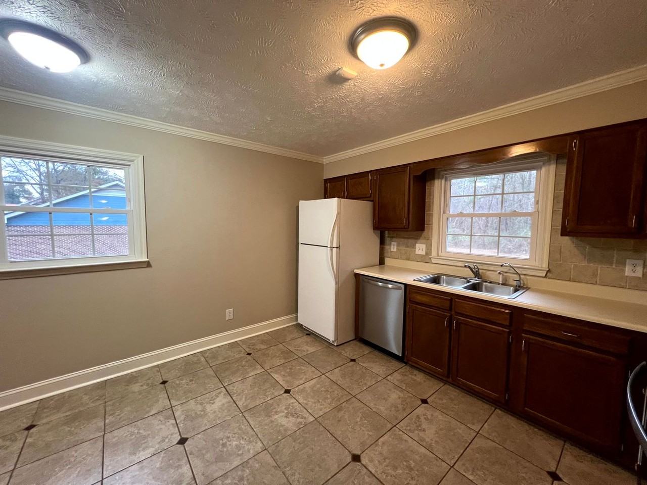 1233 Wilderness Dr - Photo 5 of 19