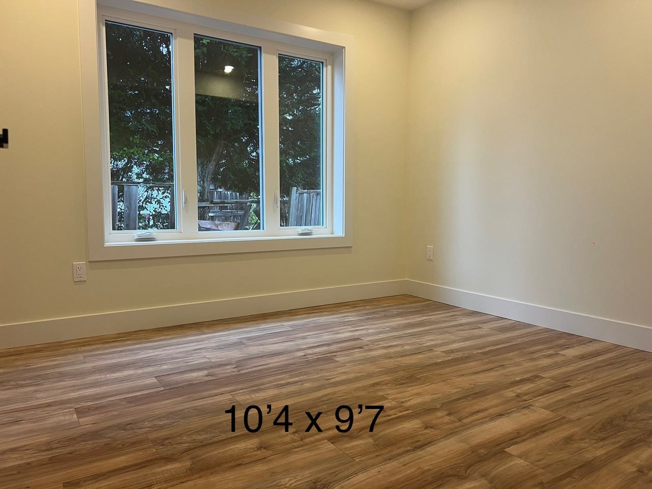 1379 Devonshire Crescent #1 - Photo 6 of 7