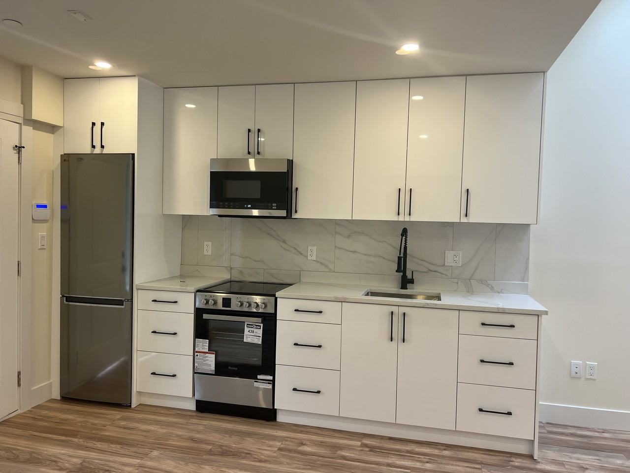 1379 Devonshire Crescent #1 - Photo 5 of 7