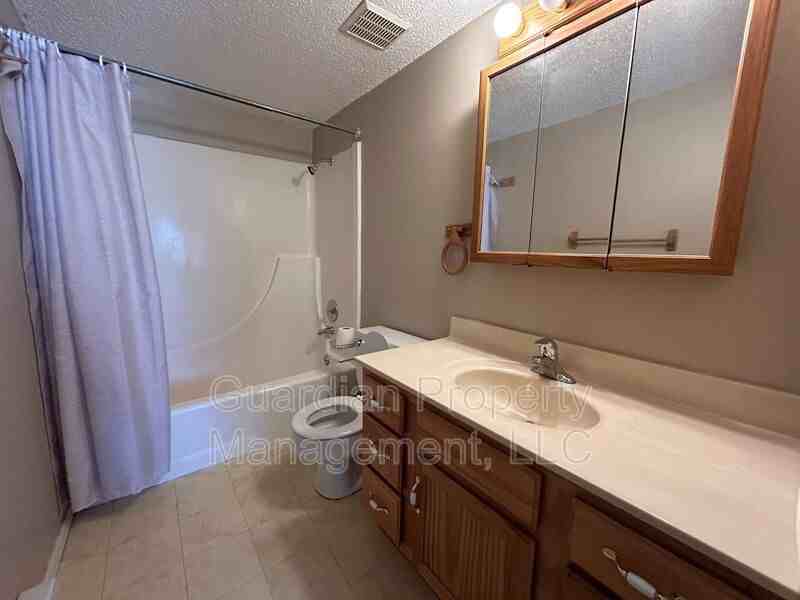 912 N Walnut St #14 - Photo 2 of 14