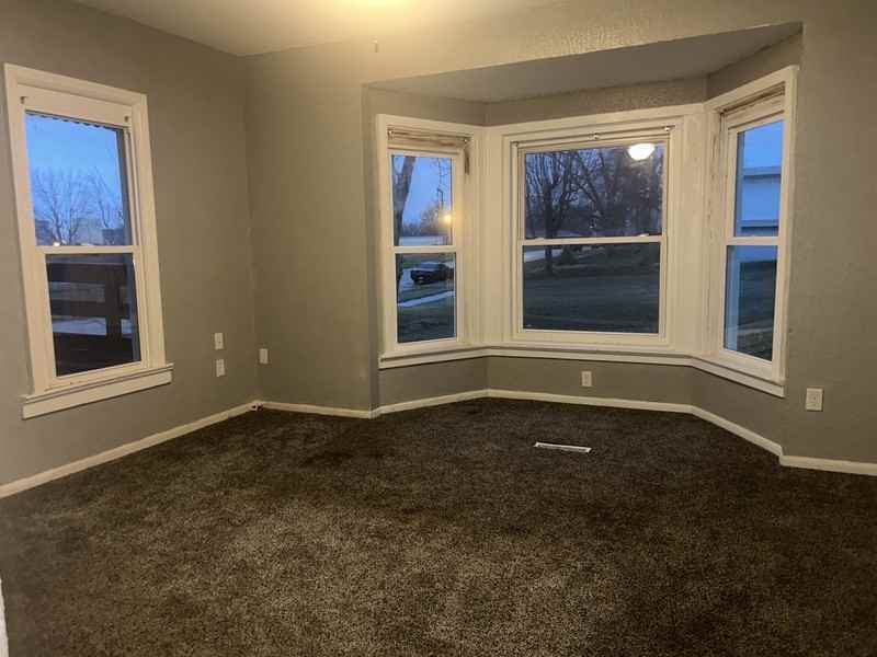 1838 J Ave Ne - Photo 2 of 10