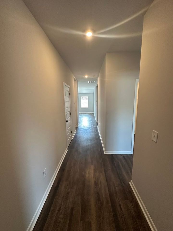 410 Clear Creek Ln - Photo 5 of 17